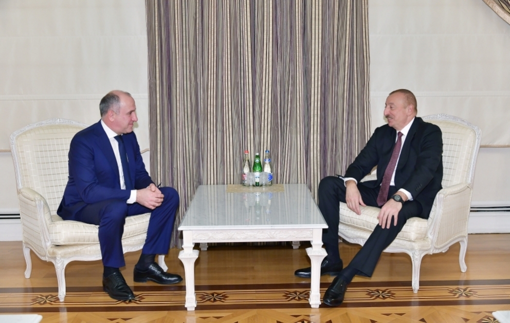 Staatspräsident Ilham Aliyev empfängt karatschai-tscherkessische Delegation VIDEO