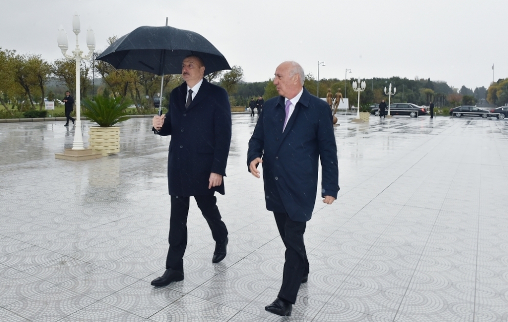 Sumgayit: Präsident Ilham Aliyev besucht Boulevard Komplex VIDEO
