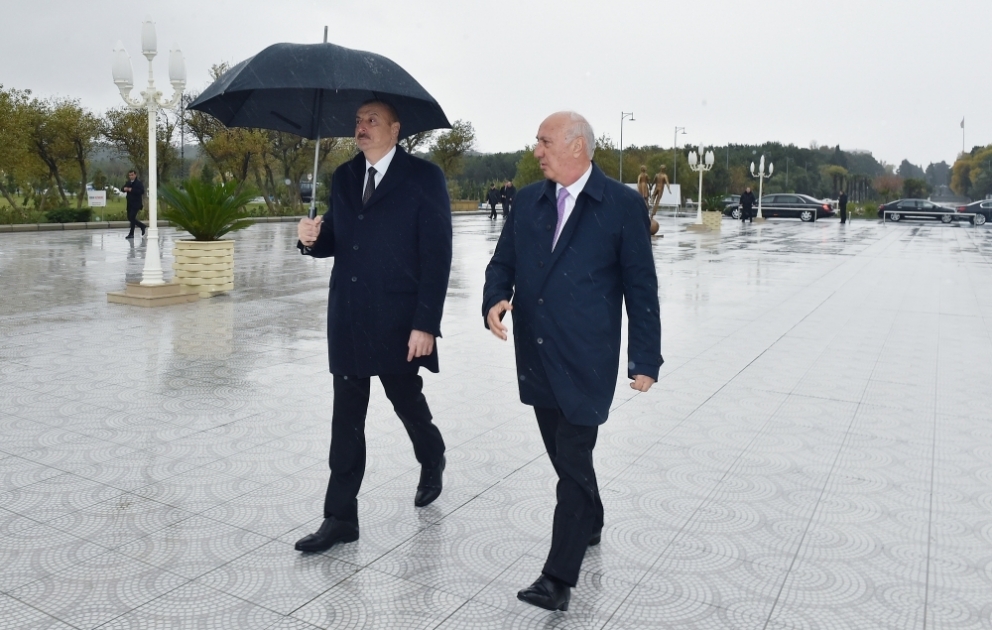 Le président Ilham Aliyev a visité le Parc en bord de mer de Soumgaït VIDEO