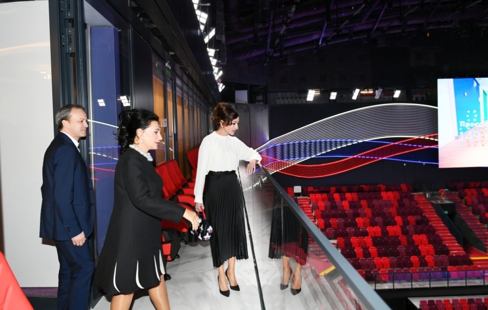 Erste Vizepräsidentin Mehriban Aliyeva lernt Turnzentrum im Luschniki-Olympiakomplex kennen VIDEO