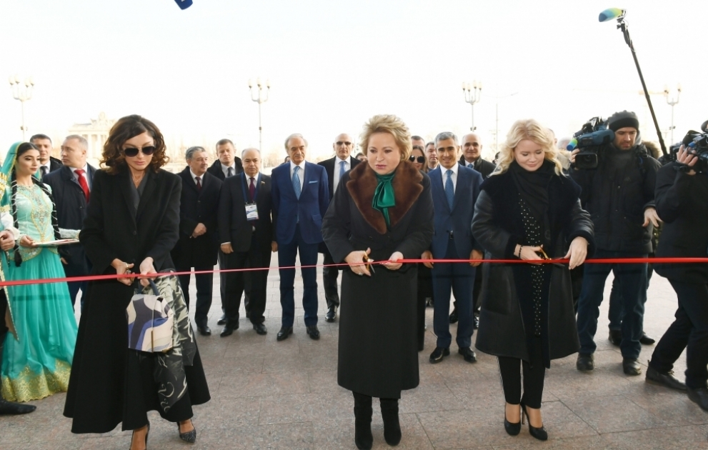 Moskvanın Xalq Təsərrüfatı Nailiyyətləri Sərgisində yenidən qurulan “Azərbaycan” pavilyonunun açılış mərasimi olub  Azərbaycanın Birinci vitse-prezidenti Mehriban Əliyeva açılışda iştirak edib VİDEO