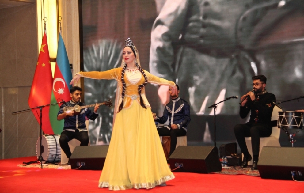 При поддержке Фонда Гейдара Алиева в Пекине прошел «Вечер азербайджанской музыки» ВИДЕО