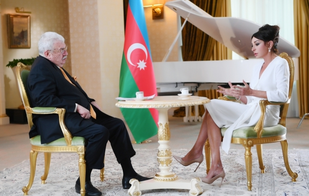La première vice-présidente Mehriban Aliyeva accorde une interview à l’agence TASS, à la chaîne Rossiya 24 et au journal Rossiïskaïa Gazeta VIDEO