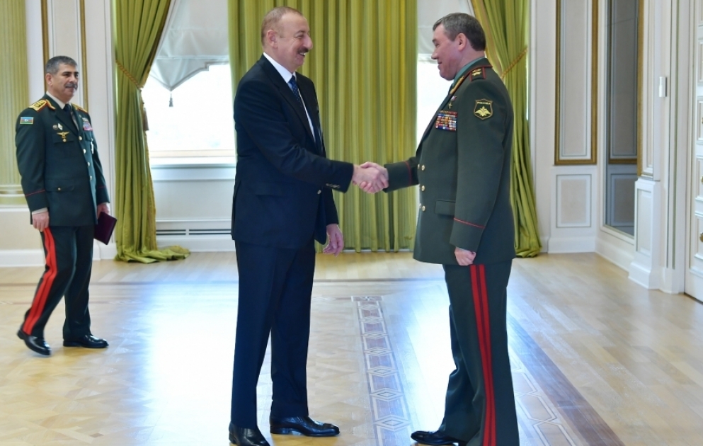 Le président de la République rencontre une délégation dirigée par le chef d’état-major général des armées russes VIDEO