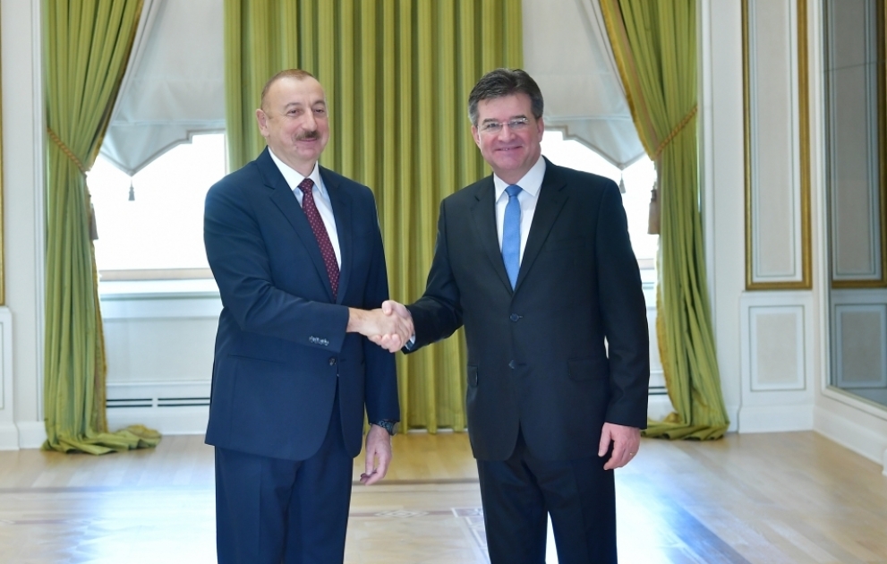 Präsident Ilham Aliyev empfängt slowakische Delegation VIDEO