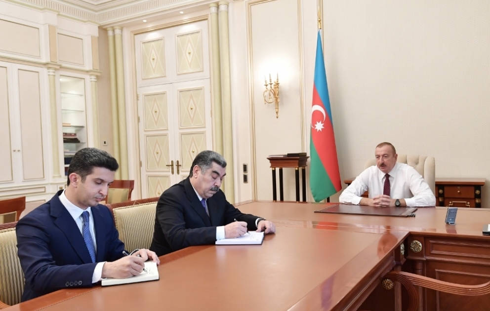 Prezident İlham Əliyev Rüstəm Xəlilovu Hacıqabul Rayon İcra Hakimiyyətinin başçısı, Vüqar Novruzovu Naftalan Şəhər İcra Hakimiyyətinin başçısı vəzifələrinə təyin olunması ilə əlaqədar qəbul edib YENİLƏNİB VİDEO