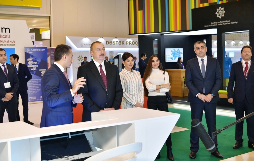 Президент Азербайджана Ильхам Алиев ознакомился с выставкой Bakutel-2019  ОБНОВЛЕНО ВИДЕО