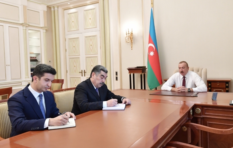 Le président de la République reçoit les nouveaux chefs des autorités exécutives de Hadjigaboul et de Naftalan VIDEO