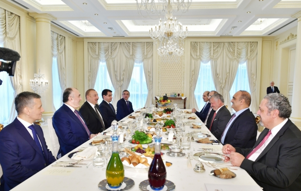 Azərbaycan Prezidenti İlham Əliyev İordaniya Kralı II Abdullah ilə işçi nahar edib VİDEO