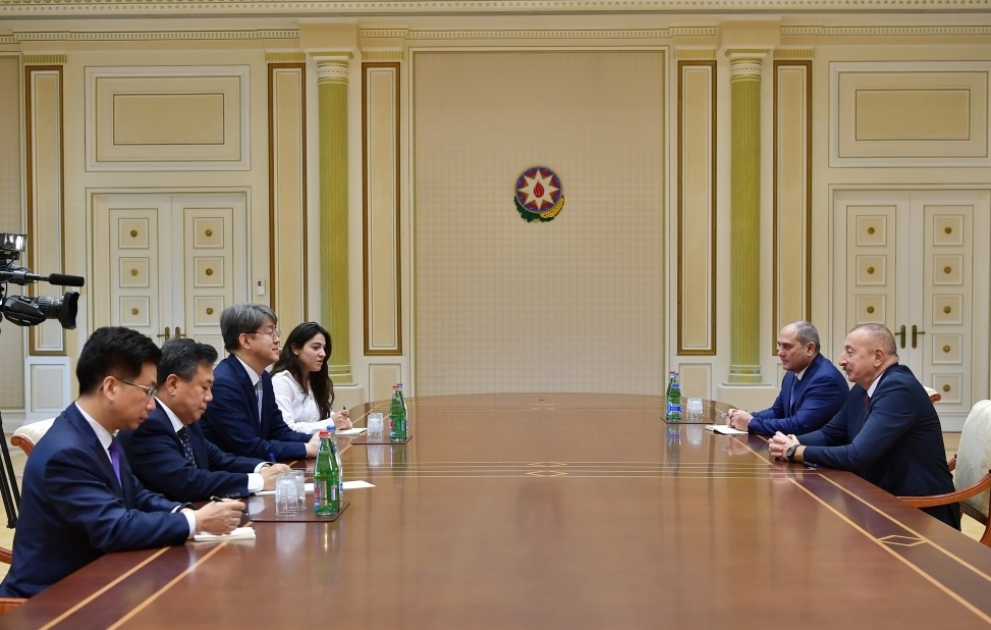 Präsident Ilham Aliyev empfängt südkoreanische Delegation VIDEO