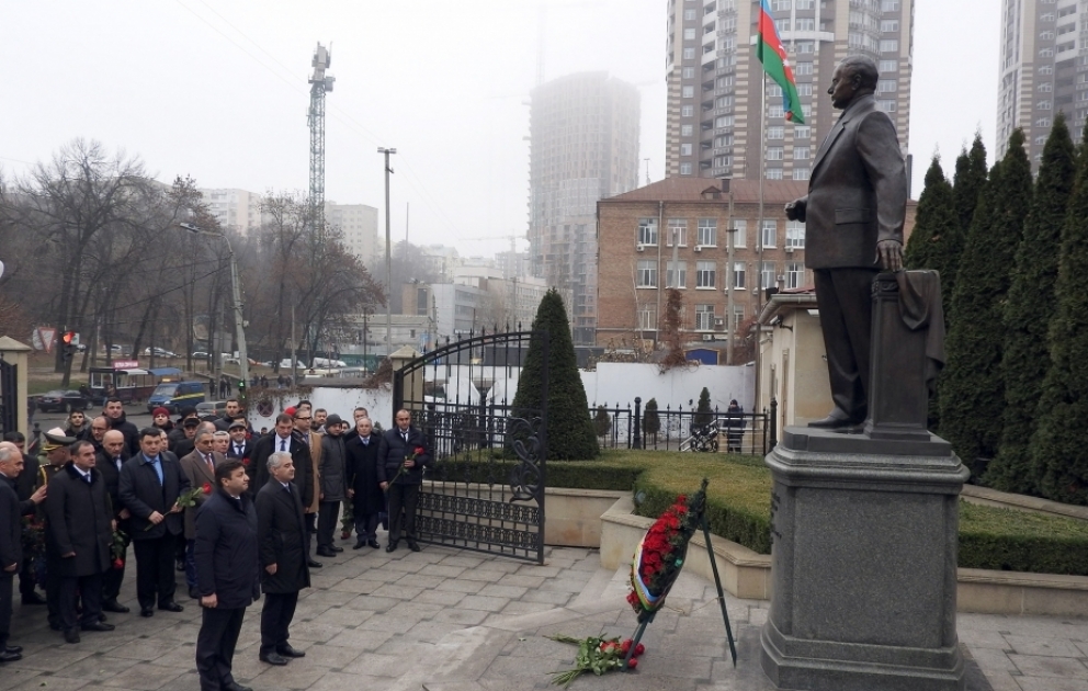 На проведенной в Киеве церемонии почтения говорилось о заслугах великого лидера перед нашим государством и народом ВИДЕО