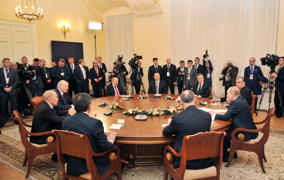 Ilham Aliyev asiste a la reunión informal de Jefes de Estado de la CEI en San Petersburgo VIDEO