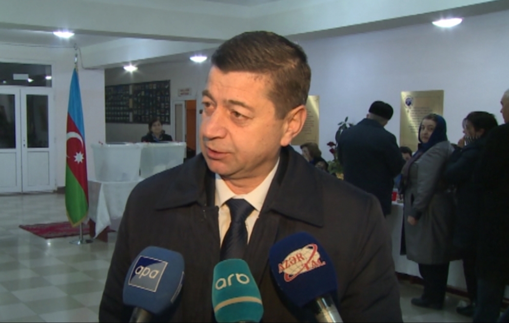 Xaçmazlı seçici: Bələdiyyə üzvlüyünə namizədlər arasından ən layiqli bildiklərimə səs verdim VİDEO