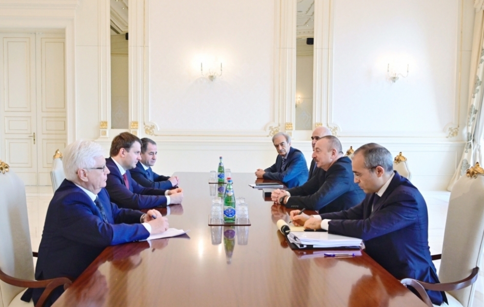 Aserbaidschans Präsident Ilham Aliyev empfängt russische Delegation VIDEO
