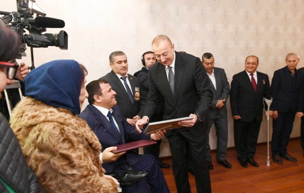 Şəhid ailələrinə və Qarabağ müharibəsi əlillərinə mənzillərin, Qarabağ müharibəsi əlillərinə avtomobillərin təqdim olunması mərasimi keçirilib  Prezident İlham Əliyev mərasimdə iştirak edib YENİLƏNİB VİDEO
