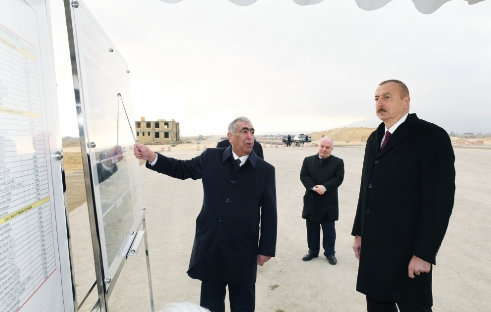 Le président Ilham Aliyev prend connaissance de la construction de la nouvelle route Bakou-Gouba-frontière avec la Russie VIDEO