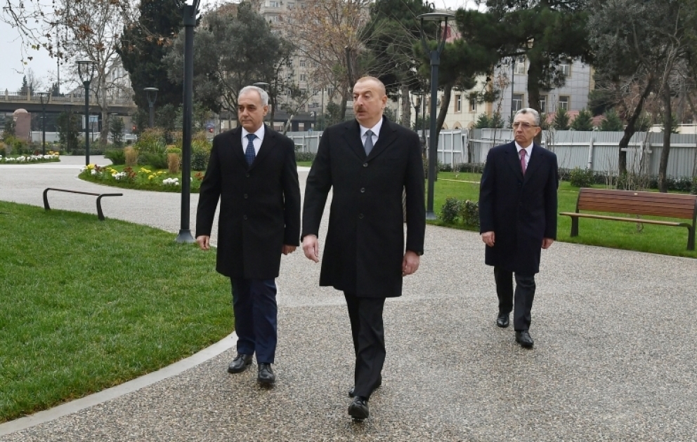 President Ilham Aliyev viewed ongoing renovation works in another park in Baku VIDEO