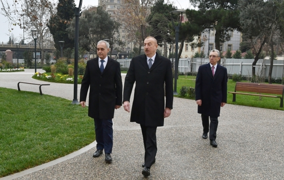 Präsident Ilham Aliyev besucht sanierten Park in Baku VIDEO