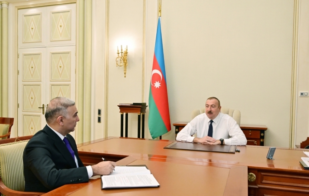 Президент Ильхам Алиев принял Вугара Ахмедова в связи с назначением на должность председателя ОАО «Азеришыг» ВИДЕО