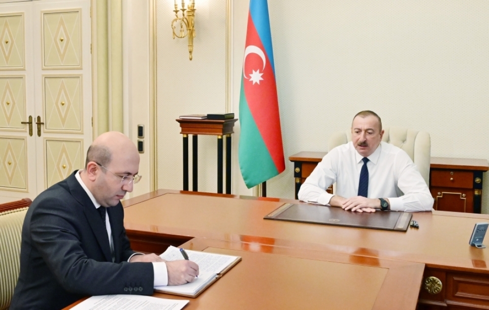 Prezident İlham Əliyev Anar Quliyevi Dövlət Şəhərsalma və Arxitektura Komitəsinin sədri vəzifəsinə təyin olunması ilə əlaqədar qəbul edib VİDEO