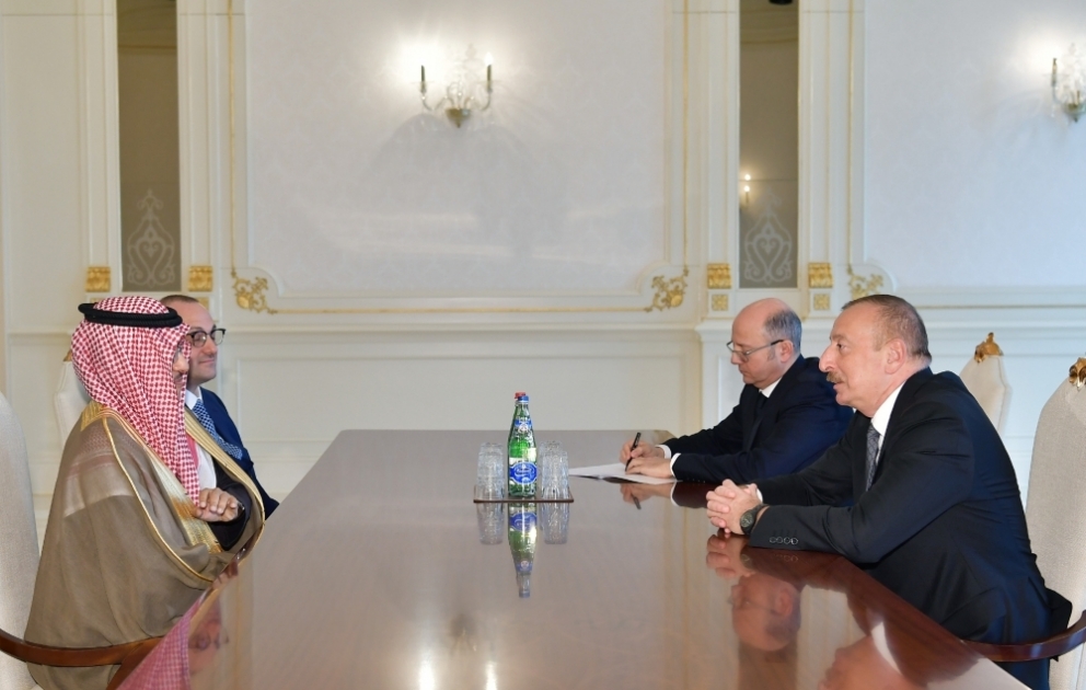 Präsident Ilham Aliyev empfängt Vorstandsvorsitzenden von ACWA Power und Geschäftsführer von Masdar VIDEO
