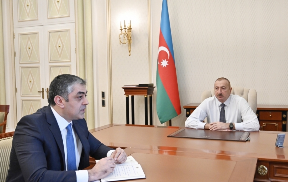 Präsident Ilham Aliyev empfängt Minister für Verkehr, Kommunikation und Hochtechnologie VIDEO