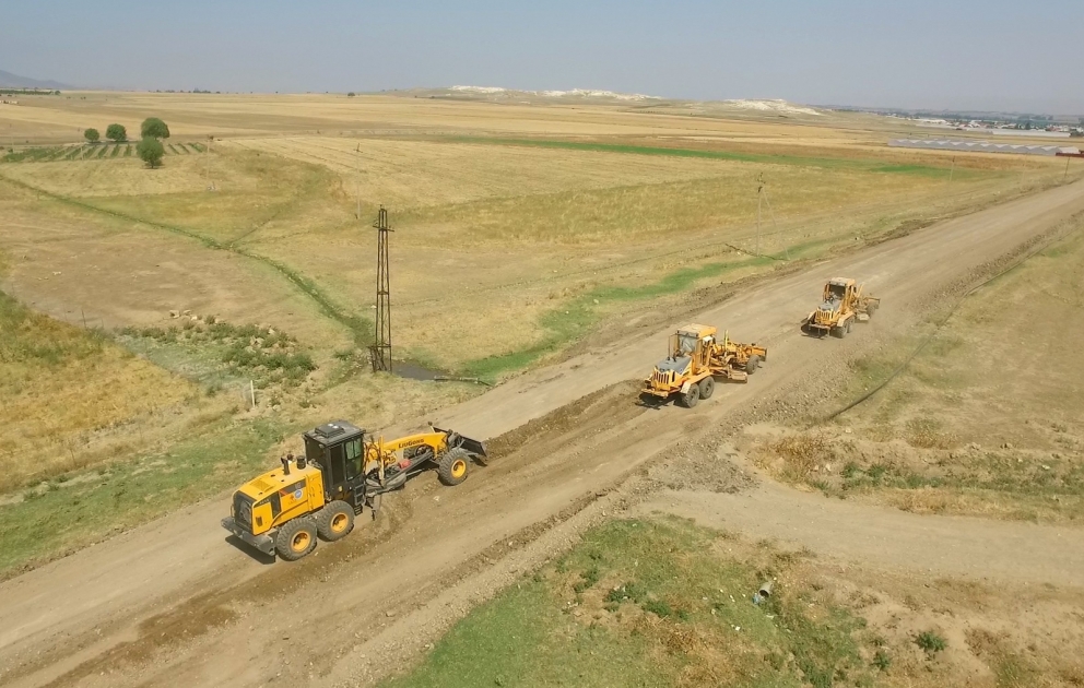 Şəmkirdə 3 istiqamət üzrə 32,9 kilometrlik yol yenidən qurulub VİDEO