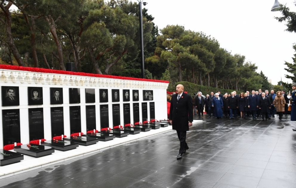 Le président Ilham Aliyev rend hommage à la mémoire des martyrs du 20 Janvier VIDEO