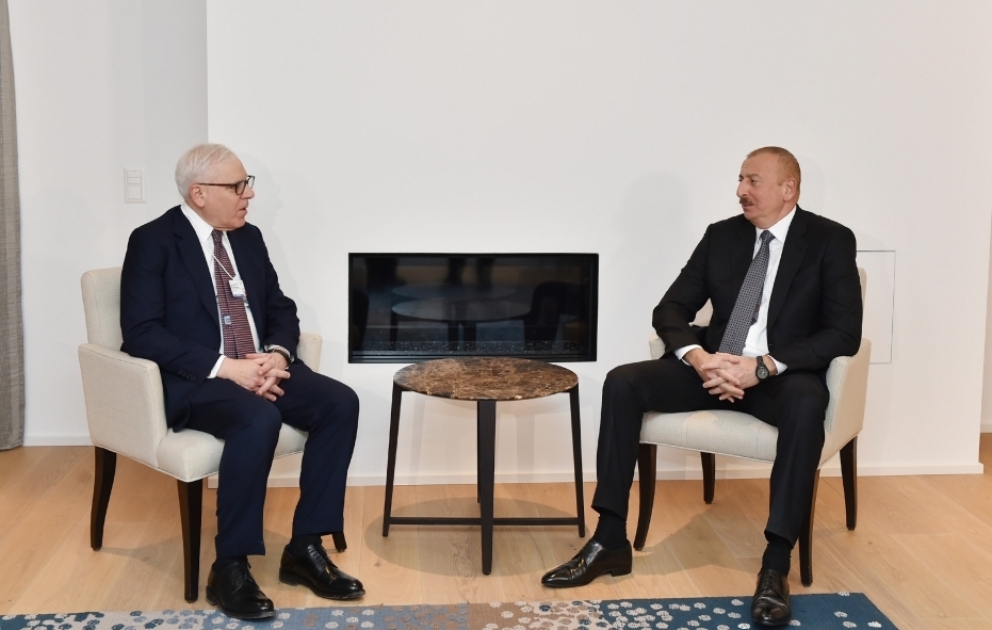 Prezident İlham Əliyevin Davosda “Carlyle Group” şirkətinin həmtəsisçisi ilə görüşü olub VİDEO