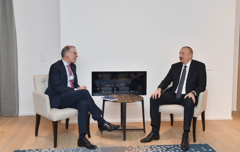 President Ilham Aliyev met with Carlsberg Group CEO in Davos VIDEO