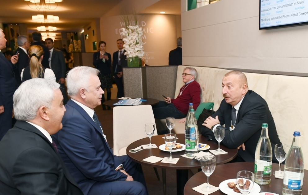 Aserbaidschans Präsident Ilham Aliyev trifft sich mit LUKoil- Präsident in Davos VIDEO