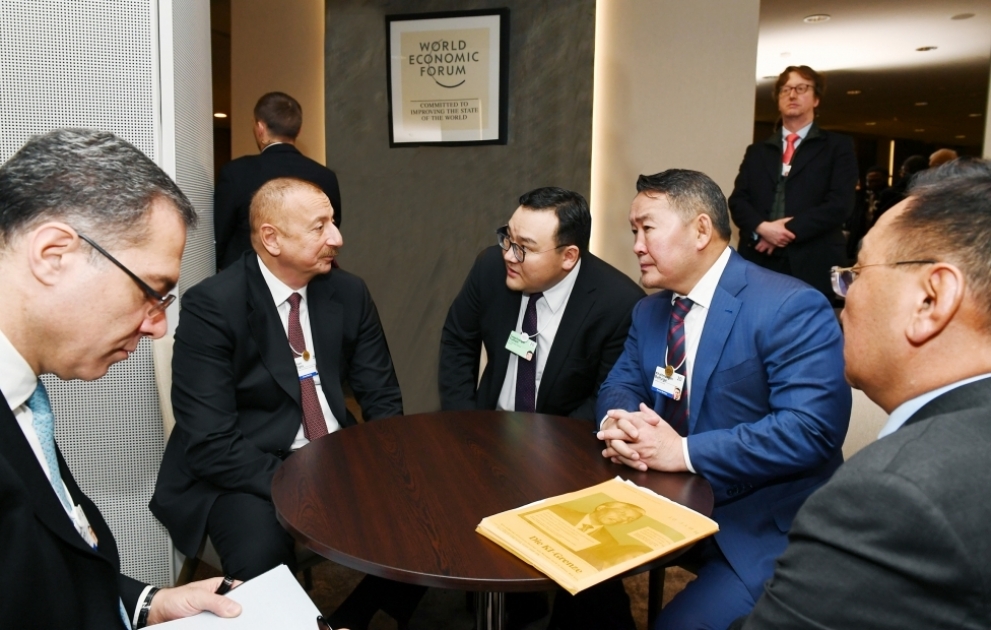 Azərbaycan Prezidenti İlham Əliyev Davosda Monqolustan Prezidenti Xaltmaaqiyn Battulqa ilə görüşüb VİDEO