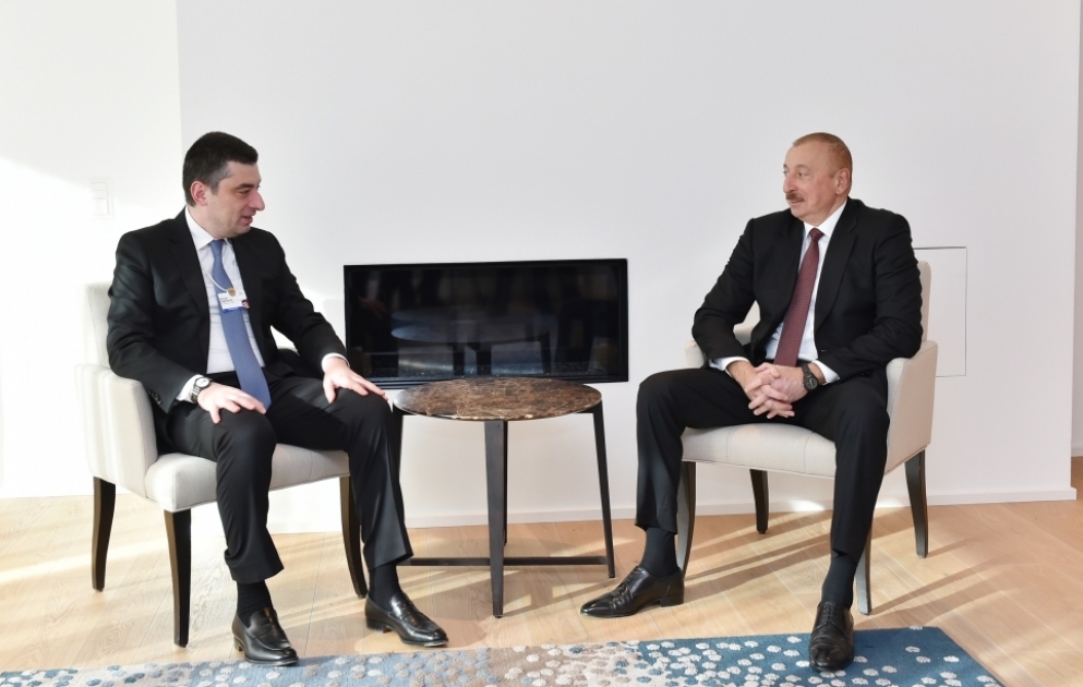 Treffen von Präsident Ilham Aliyev mit Georgiens Premier in Davos VIDEO