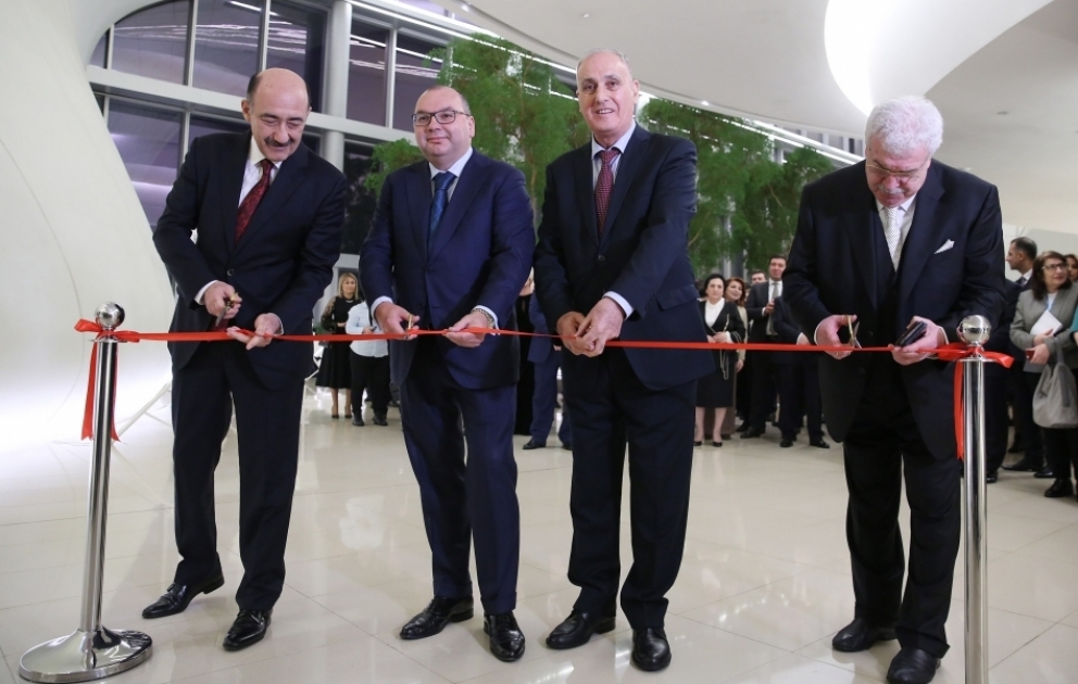 Heydər Əliyev Mərkəzində “Onları Bakı və Moskva sevir” fotosərgisi açılıb YENİLƏNİB VİDEO