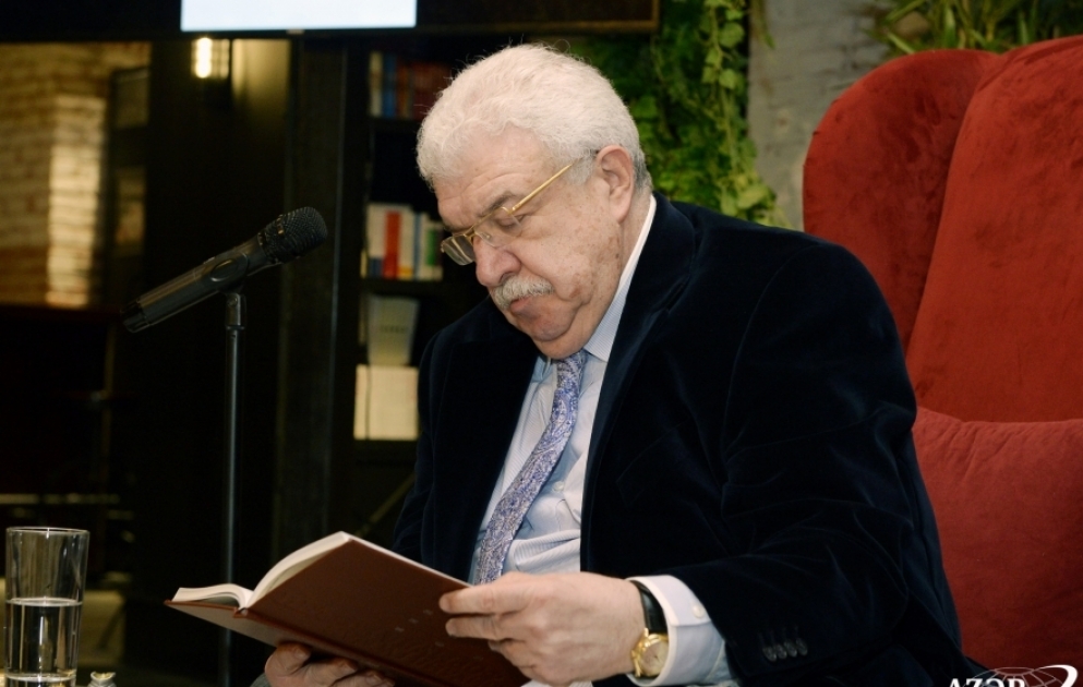 В Бакинском книжном центре состоялась церемония презентации книги «Формула жизни. Книга о папе и маме» ВИДЕО