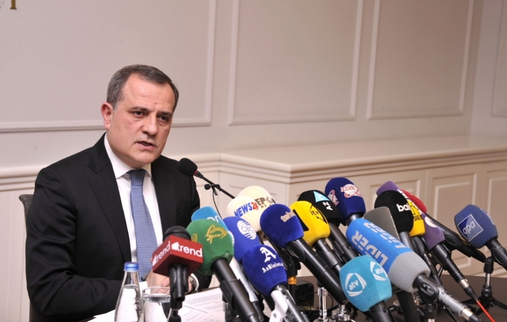 Ceyhun Bayramov: Məktəbli formasının qiyməti tələb və təklif əsasında formalaşır VİDEO