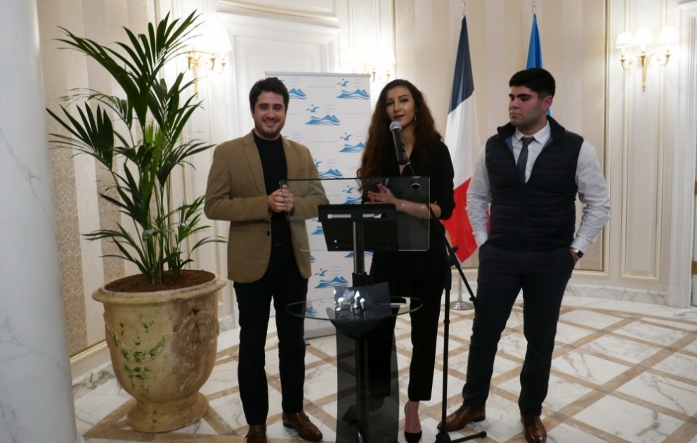 La présentation du Caspian Research Center à Paris VIDEO
