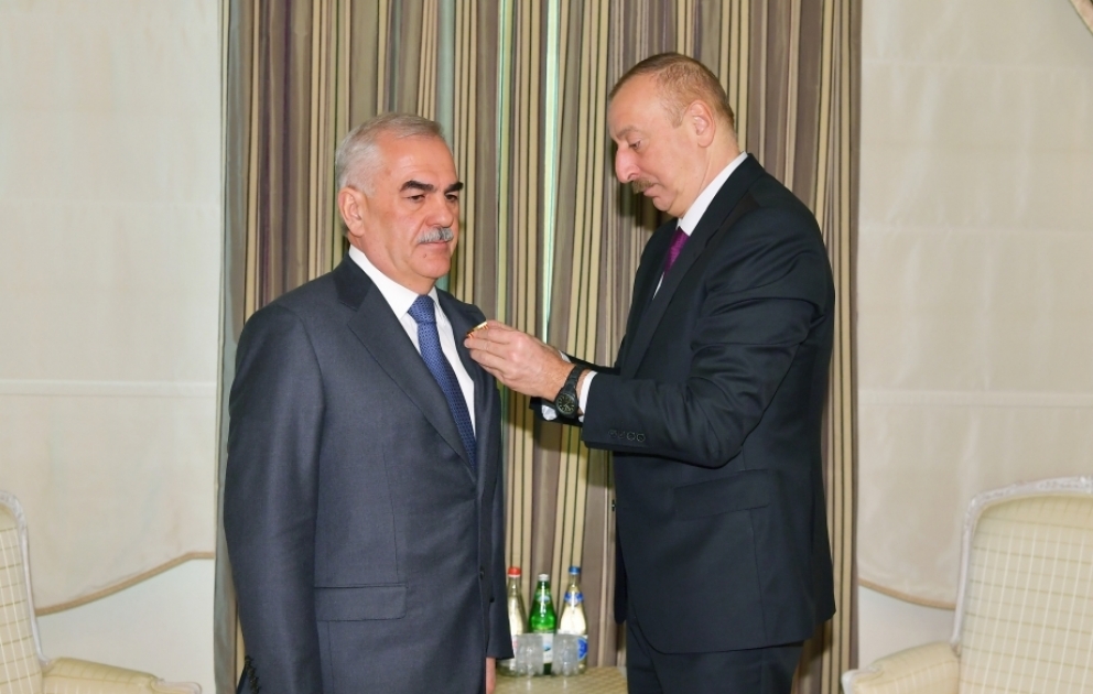 Prezident İlham Əliyev Vasif Talıbova “Şərəf” ordenini təqdim edib VİDEO