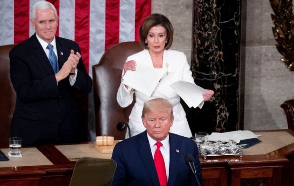 Nensi Pelosi prezidentin konqresdəki nitqinin mətnini nümayişkaranə şəkildə cırıb VİDEO