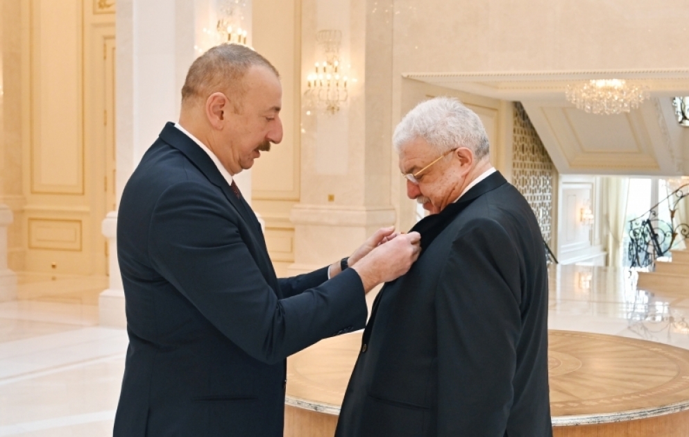 President Ilham Aliyev presented "Sharaf" Order to Mikhail Gusman VIDEO