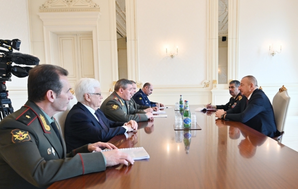 Präsident Ilham Aliyev empfängt russischen Generalstabschef VIDEO