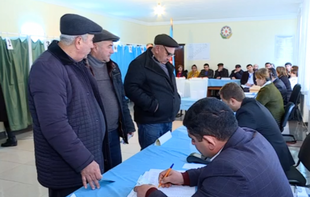 Müşahidəçilər: Seçkilərdə indiyədək hər hansı qayda pozuntusu qeydə alınmayıb VİDEO