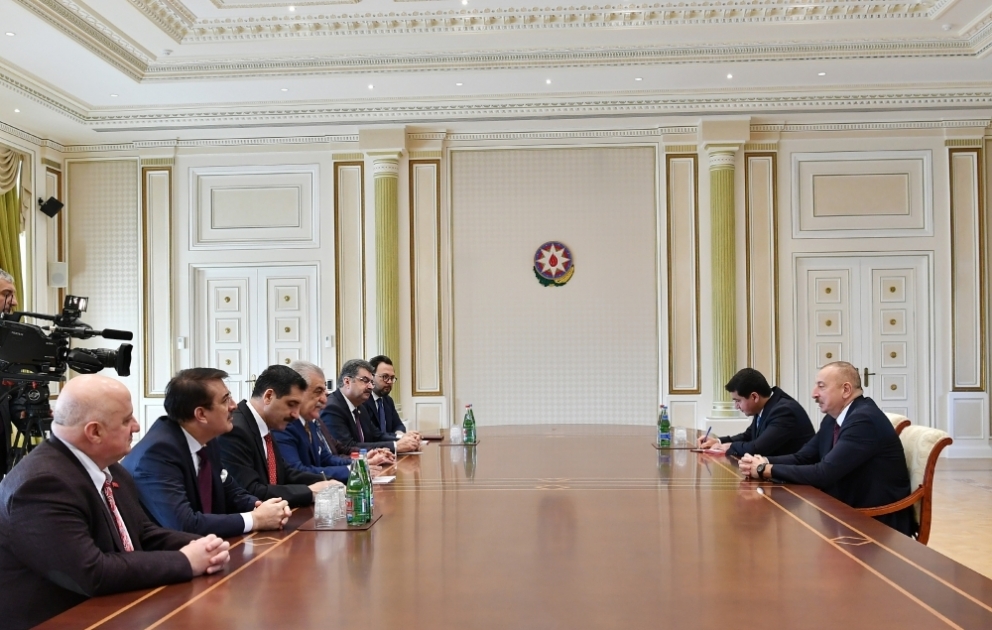 Le président Ilham Aliyev reçoit une délégation menée par le président du groupe interparlementaire d’amitié Turquie-Azerbaïdjan VIDEO
