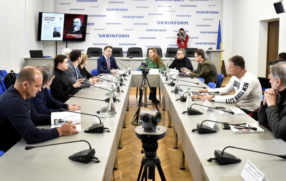 В Киеве состоялась презентация сборника газелей Насими ВИДЕО