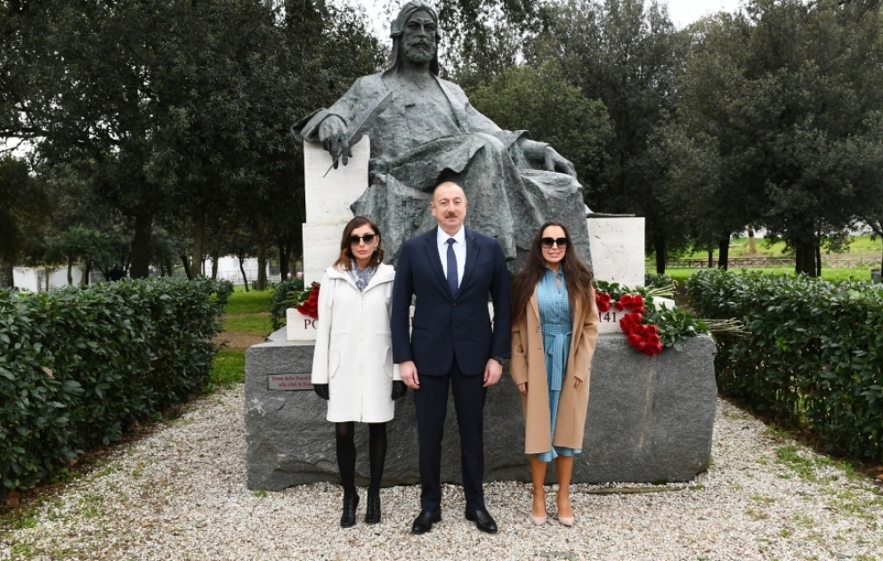Prezident İlham Əliyev Romada dahi Azərbaycan şairi və mütəfəkkiri Nizami Gəncəvinin abidəsini ziyarət edib VİDEO
