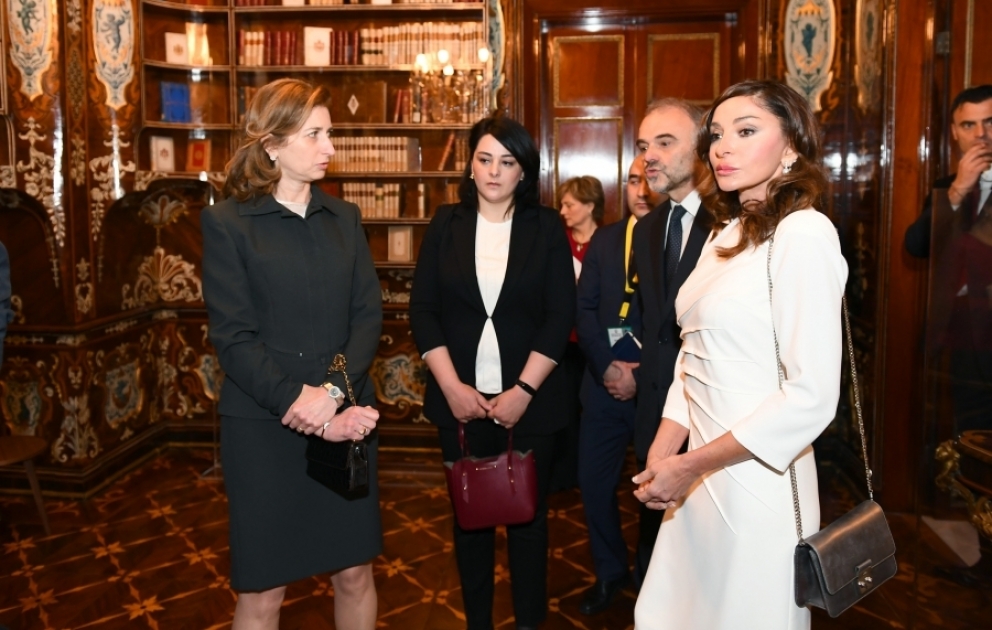 First Lady von Aserbaidschan Mehriban Aliyeva lernt Quirinalspalast in Rom kennen VIDEO