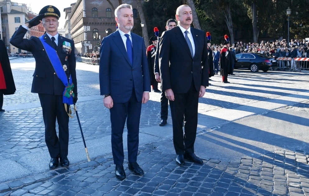 President Ilham Aliyev visited Tomb of the Unknown Soldier in Rome VIDEO