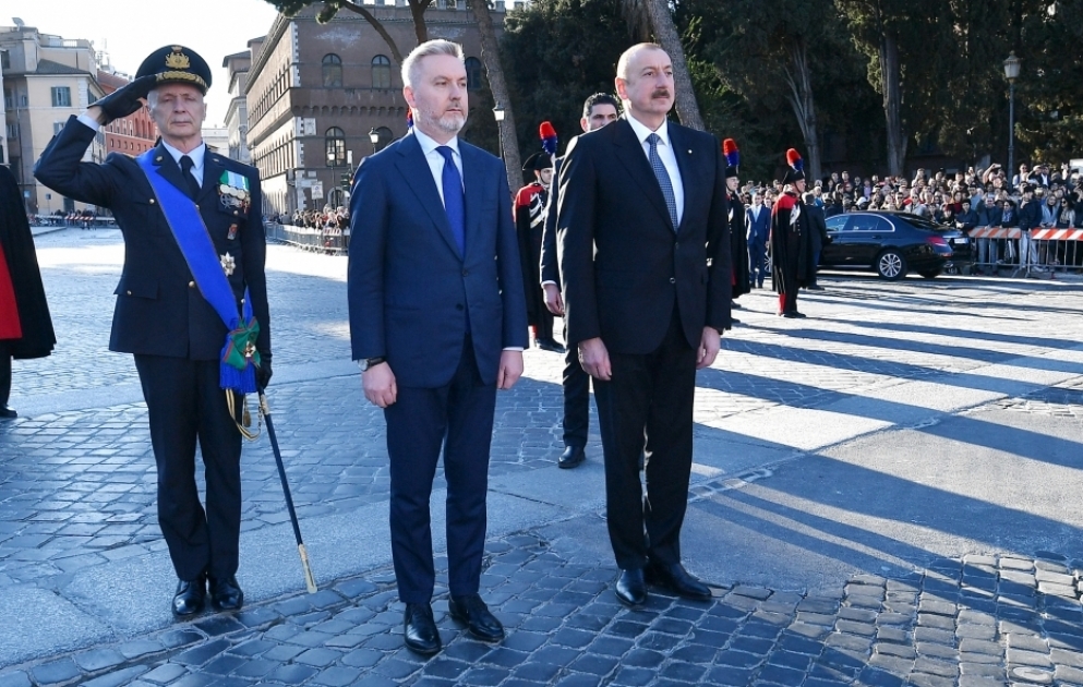 Rome : le président Ilham Aliyev visite la tombe du Soldat inconnu VIDEO