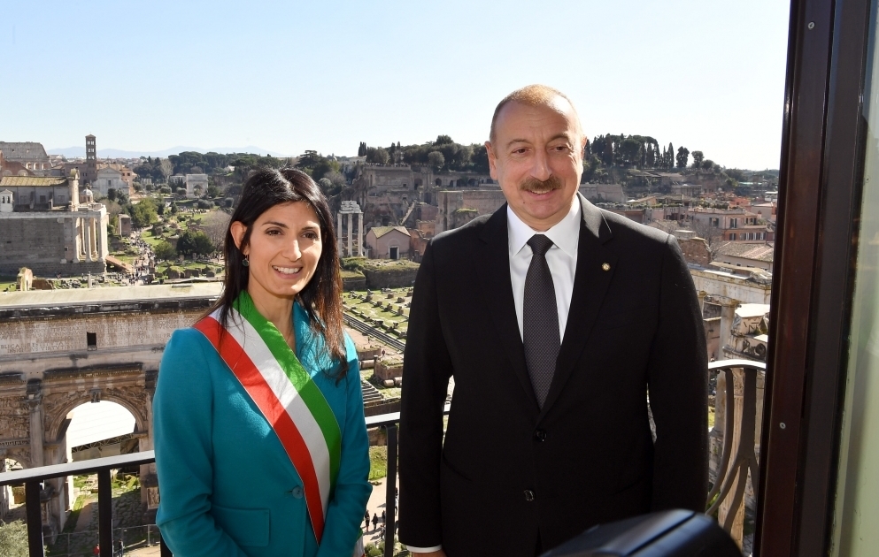 Präsident Ilham Aliyev trifft sich mit Bürgermeisterin von Rom VIDEO
