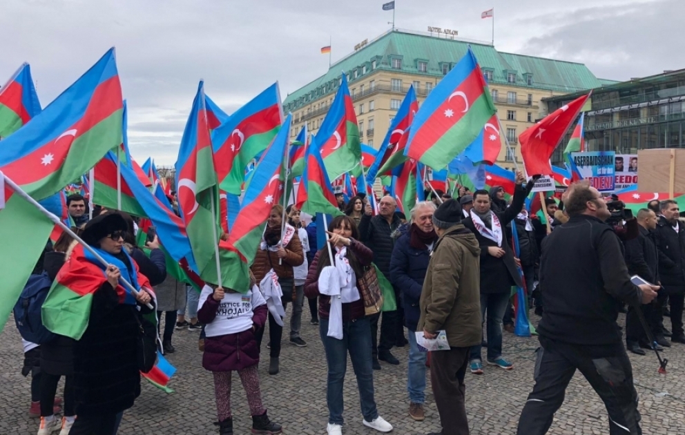 В Берлине начался Общеевропейский Карабахский митинг ВИДЕО